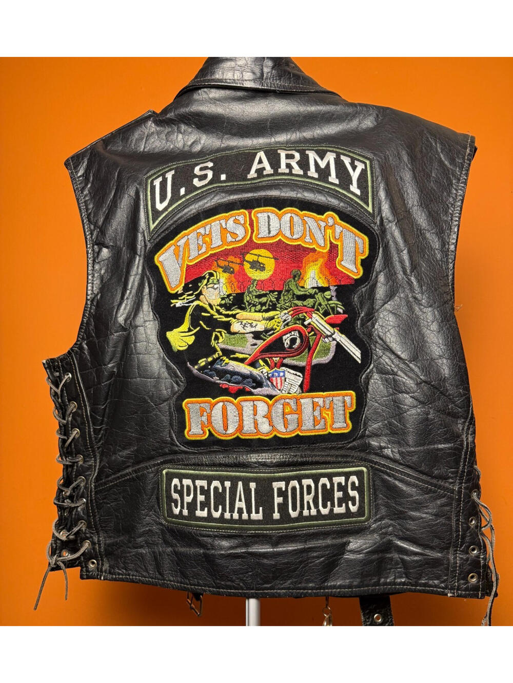 Vintage FMC Size XL Military Biker Vest Army Forces Patches Harley Davidson Pins - Picture 2 of 2